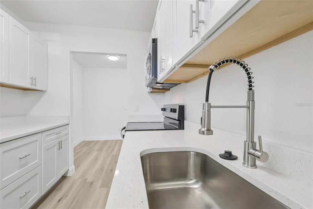 For Sale: $205,000 (2 beds, 2 baths, 1127 Square Feet)
