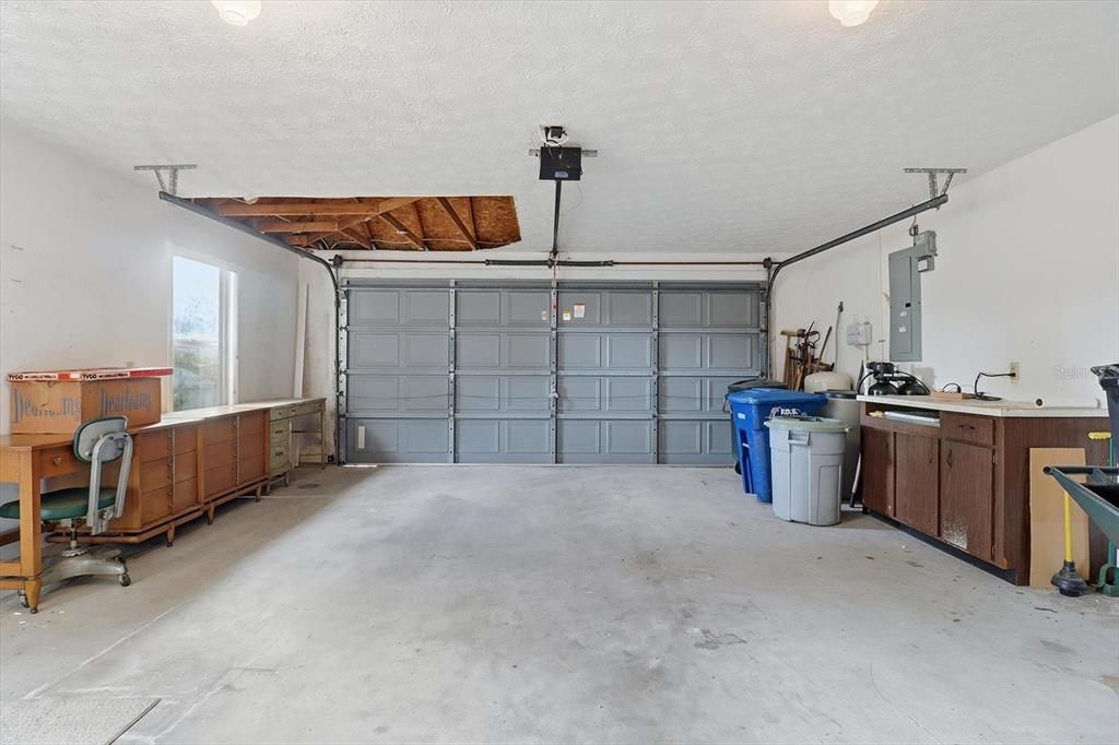 Active With Contract: $399,000 (3 beds, 2 baths, 2297 Square Feet)
