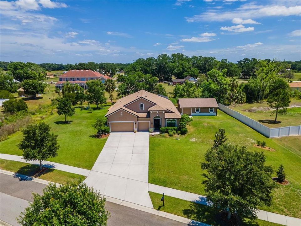 Под контрактом: $689,999 (4 спален, 3 ванн, 2654 Квадратных фут)