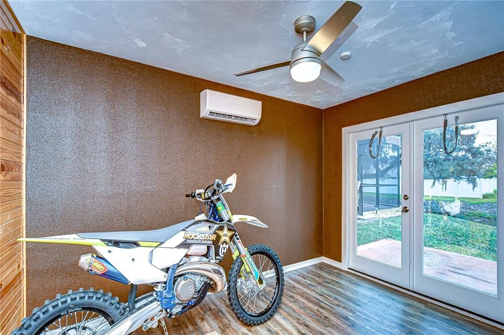 Под контрактом: $689,999 (4 спален, 3 ванн, 2654 Квадратных фут)