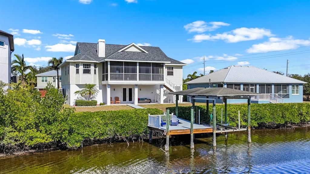 Vendido Recientemente: $799,000 (3 camas, 2 baños, 2192 Pies cuadrados)