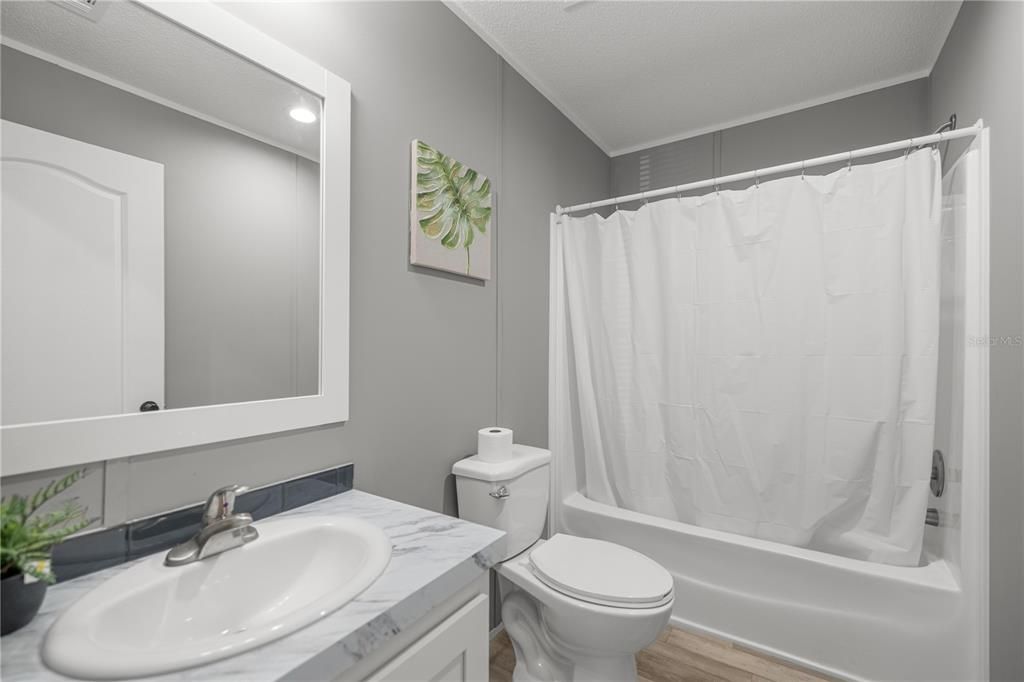 На продажу: $207,999 (3 спален, 2 ванн, 1352 Квадратных фут)