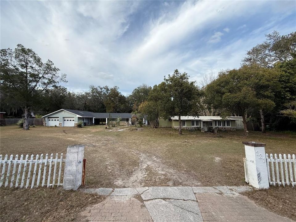 Vendido Recientemente: $249,900 (4 camas, 3 baños, 1961 Pies cuadrados)