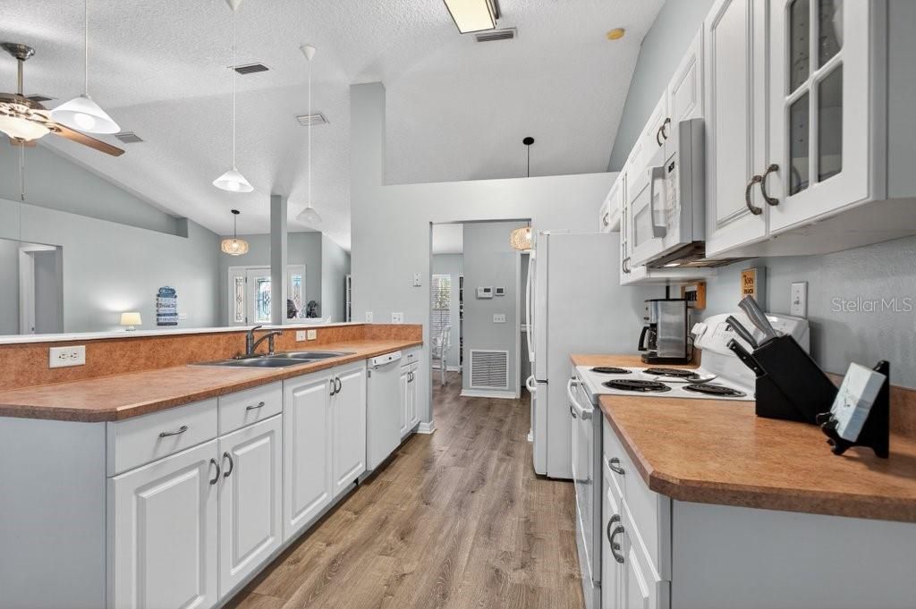 For Sale: $730,000 (3 beds, 2 baths, 1760 Square Feet)