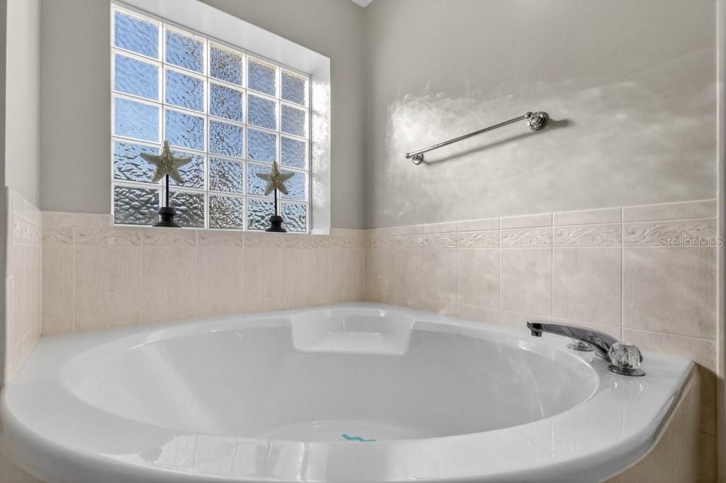 For Sale: $730,000 (3 beds, 2 baths, 1760 Square Feet)