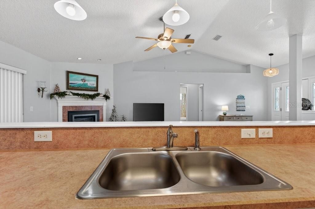 For Sale: $730,000 (3 beds, 2 baths, 1760 Square Feet)