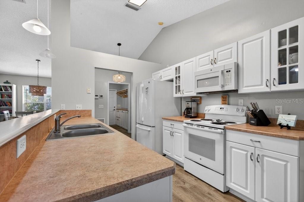 For Sale: $730,000 (3 beds, 2 baths, 1760 Square Feet)