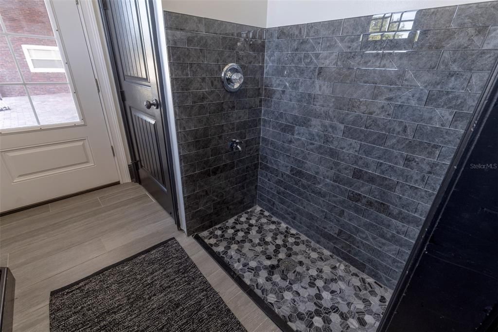 For Sale: $3,499,000 (10 beds, 7 baths, 9881 Square Feet)