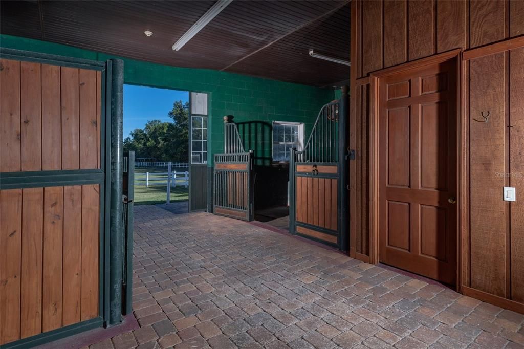 For Sale: $3,499,000 (10 beds, 7 baths, 9881 Square Feet)