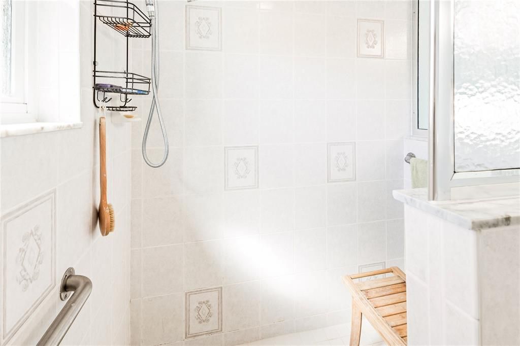 Activo con contrato: $344,999 (3 camas, 2 baños, 2088 Pies cuadrados)