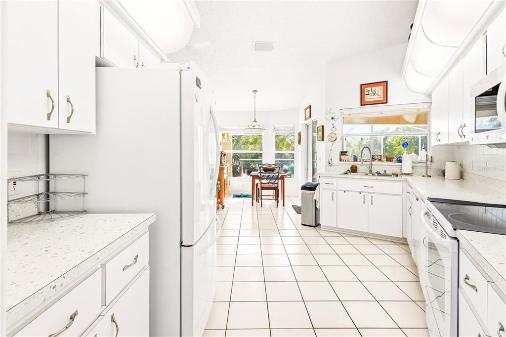 Activo con contrato: $344,999 (3 camas, 2 baños, 2088 Pies cuadrados)