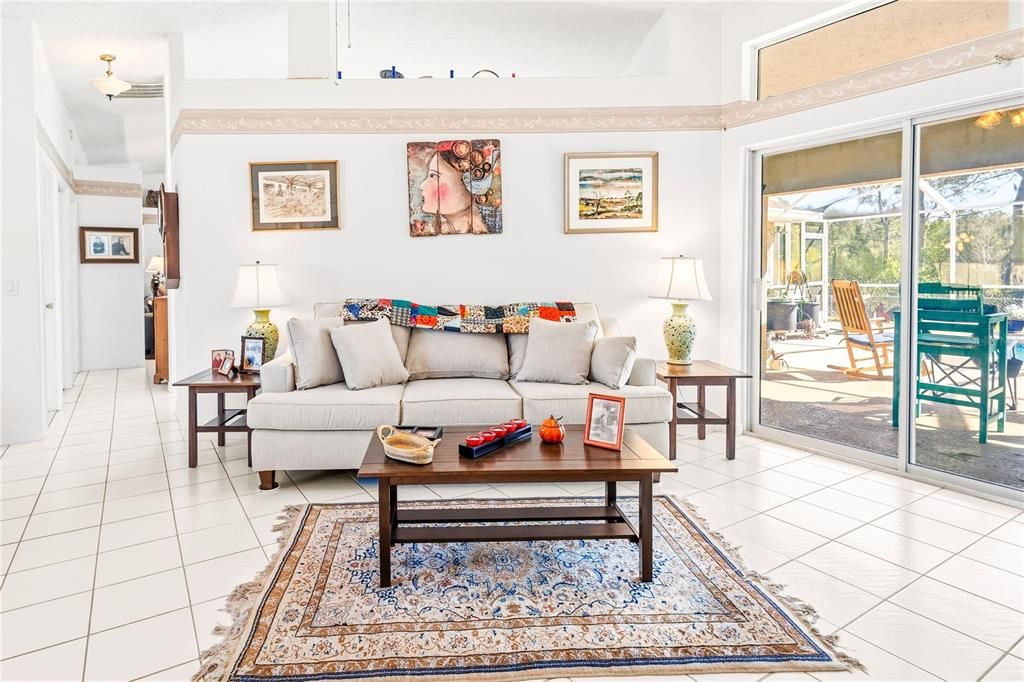 Activo con contrato: $344,999 (3 camas, 2 baños, 2088 Pies cuadrados)