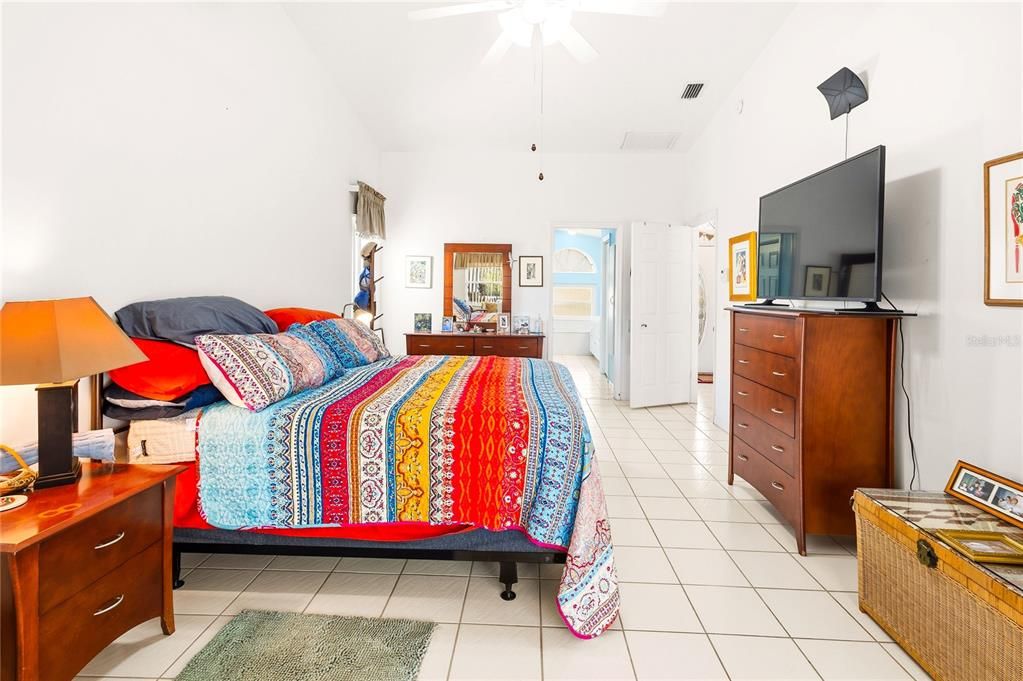 Activo con contrato: $344,999 (3 camas, 2 baños, 2088 Pies cuadrados)