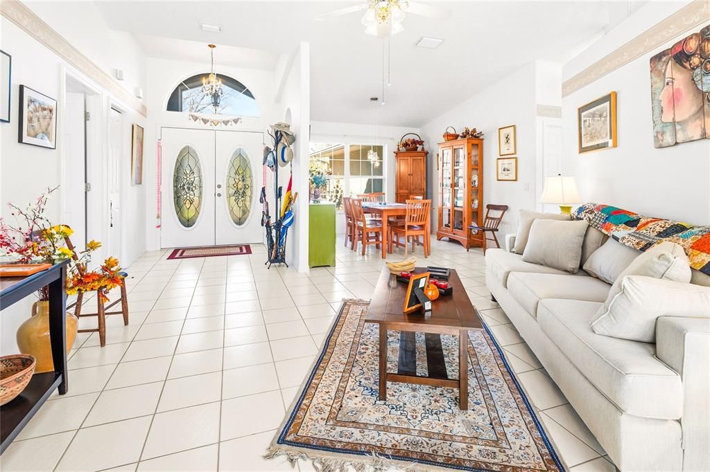Activo con contrato: $344,999 (3 camas, 2 baños, 2088 Pies cuadrados)