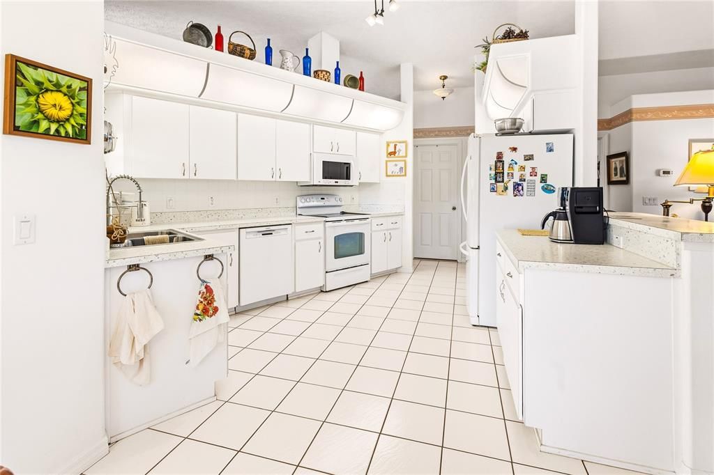 Activo con contrato: $344,999 (3 camas, 2 baños, 2088 Pies cuadrados)