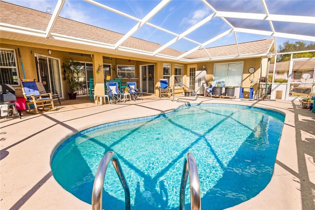 Activo con contrato: $344,999 (3 camas, 2 baños, 2088 Pies cuadrados)