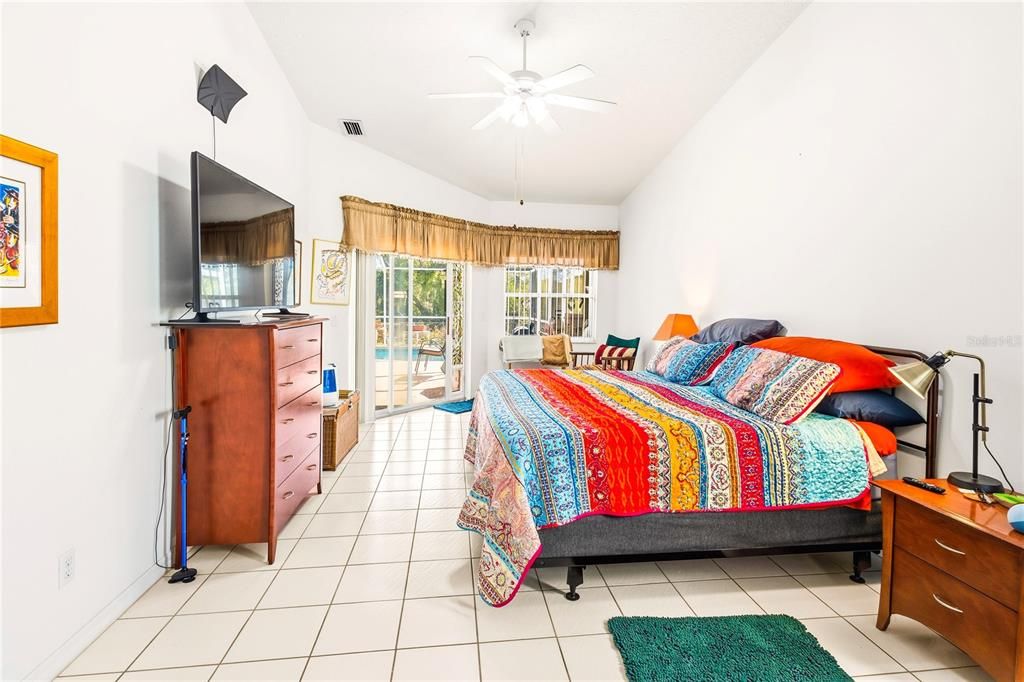 Activo con contrato: $344,999 (3 camas, 2 baños, 2088 Pies cuadrados)