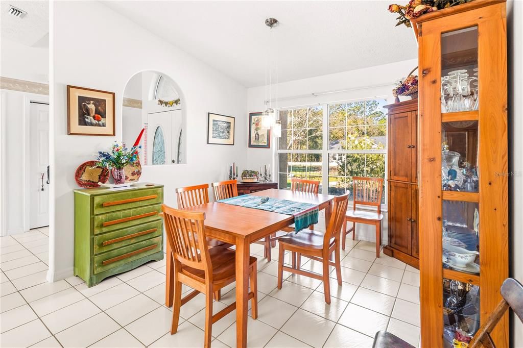 Activo con contrato: $344,999 (3 camas, 2 baños, 2088 Pies cuadrados)