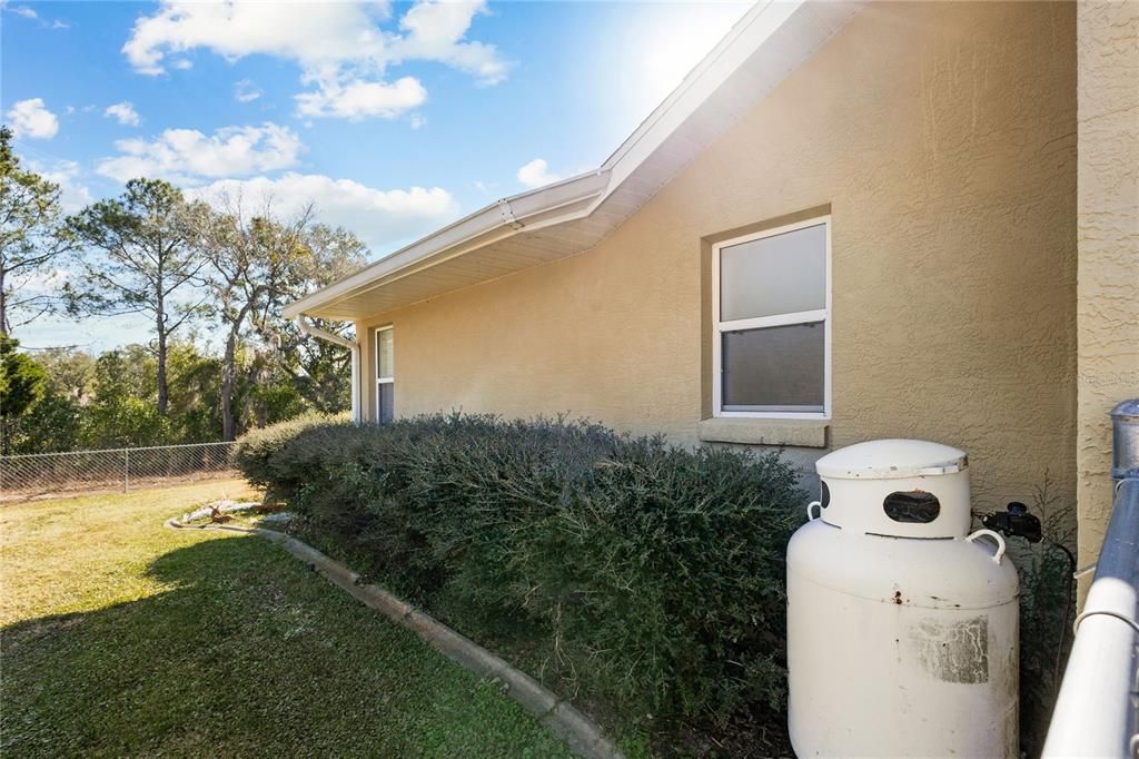 Activo con contrato: $344,999 (3 camas, 2 baños, 2088 Pies cuadrados)