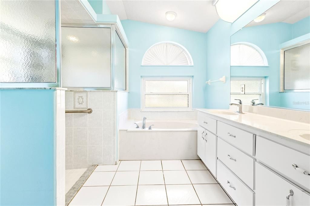 Activo con contrato: $344,999 (3 camas, 2 baños, 2088 Pies cuadrados)