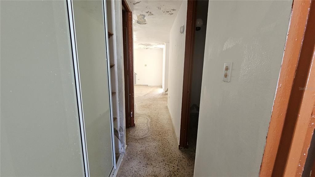 Под контрактом: $175,000 (6 спален, 3 ванн, 0 Квадратных фут)