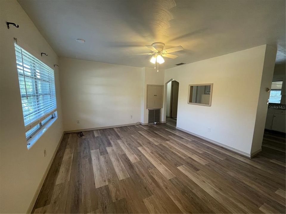 En Venta: $319,900 (4 camas, 0 baños, 1817 Pies cuadrados)