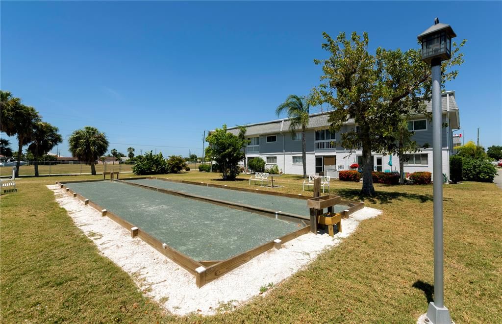 For Sale: $80,000 (2 beds, 1 baths, 987 Square Feet)