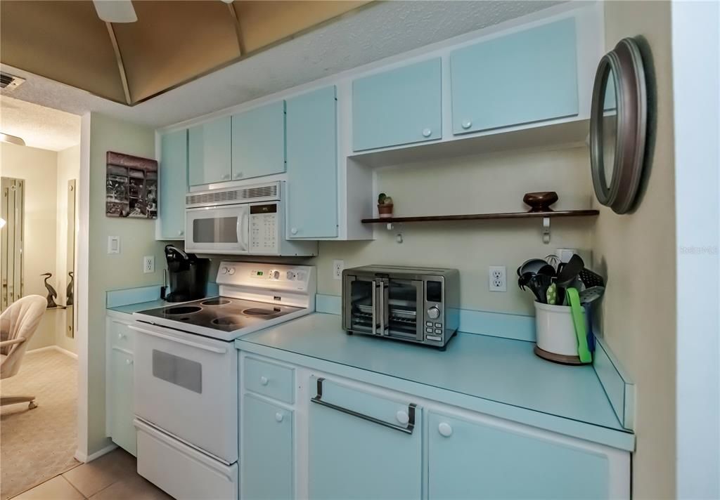 For Sale: $80,000 (2 beds, 1 baths, 987 Square Feet)