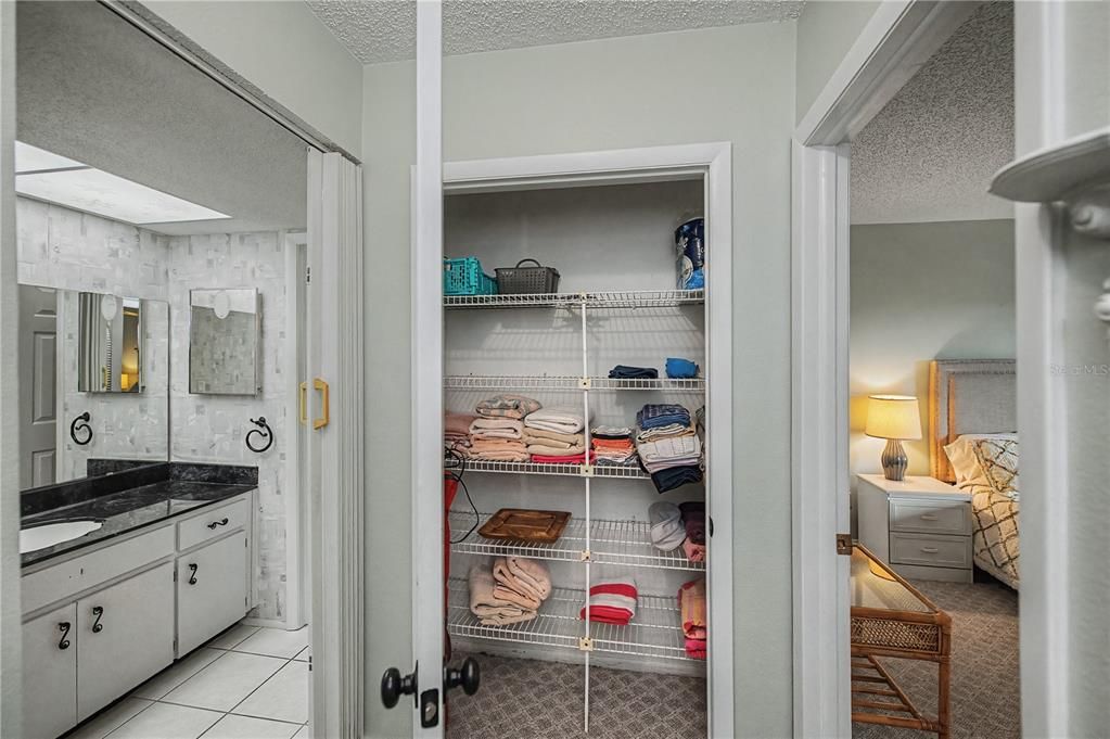 For Sale: $80,000 (2 beds, 1 baths, 987 Square Feet)