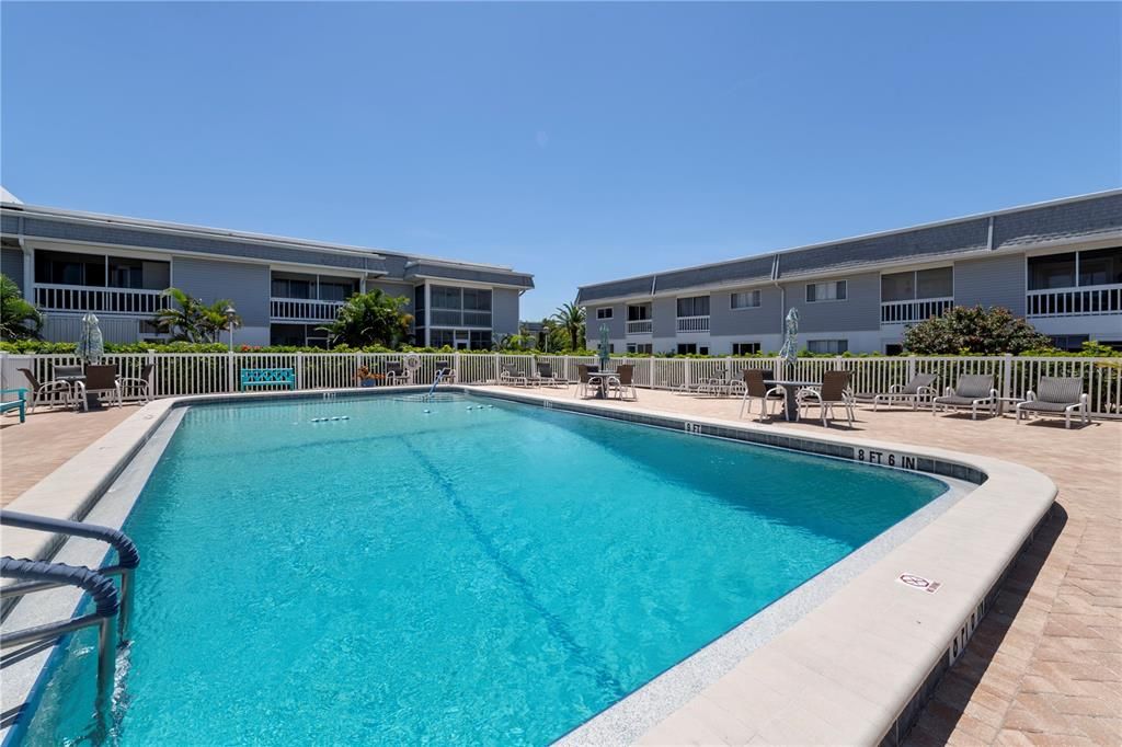 For Sale: $80,000 (2 beds, 1 baths, 987 Square Feet)