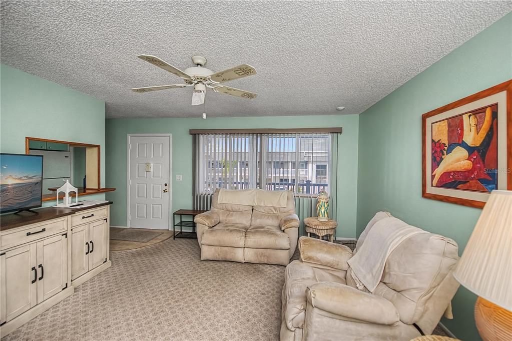 For Sale: $80,000 (2 beds, 1 baths, 987 Square Feet)