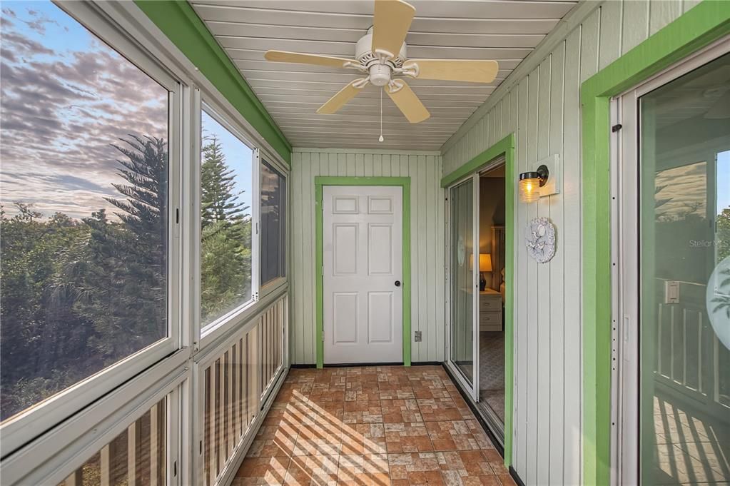 For Sale: $80,000 (2 beds, 1 baths, 987 Square Feet)
