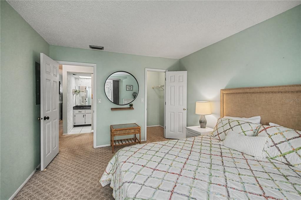 For Sale: $80,000 (2 beds, 1 baths, 987 Square Feet)