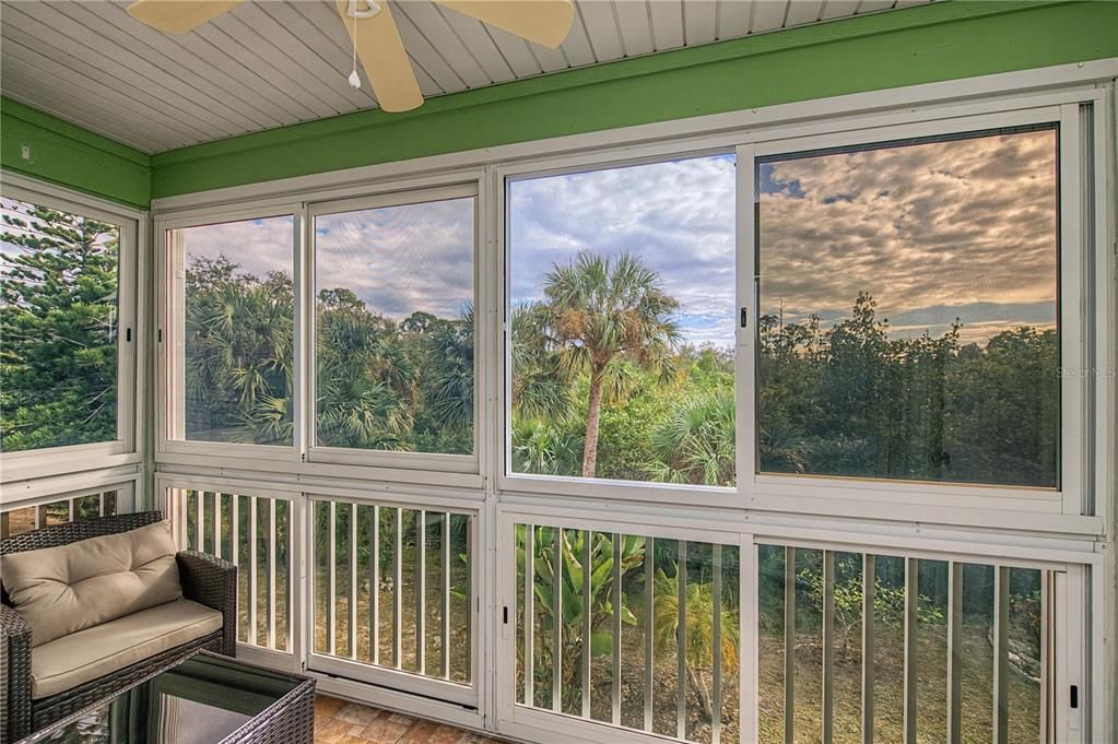 For Sale: $80,000 (2 beds, 1 baths, 987 Square Feet)