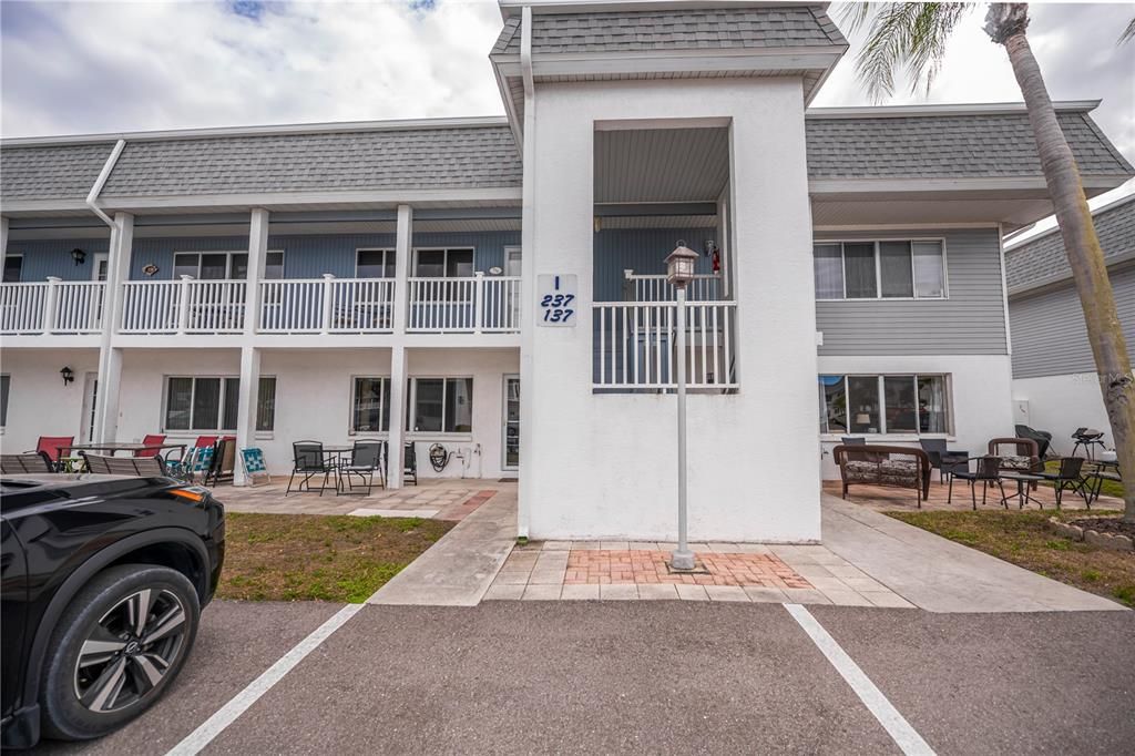 For Sale: $80,000 (2 beds, 1 baths, 987 Square Feet)