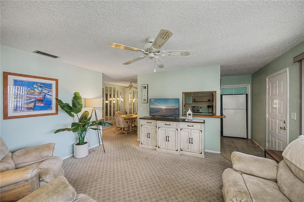 For Sale: $80,000 (2 beds, 1 baths, 987 Square Feet)