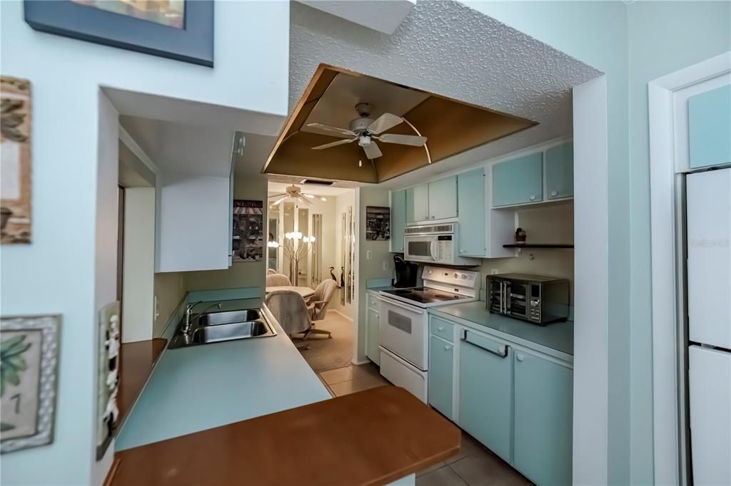 For Sale: $80,000 (2 beds, 1 baths, 987 Square Feet)
