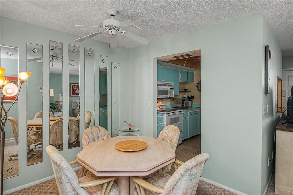 For Sale: $80,000 (2 beds, 1 baths, 987 Square Feet)
