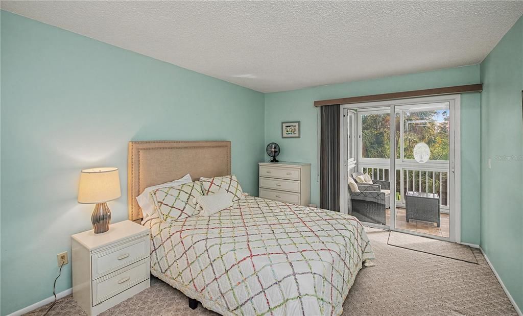 For Sale: $80,000 (2 beds, 1 baths, 987 Square Feet)
