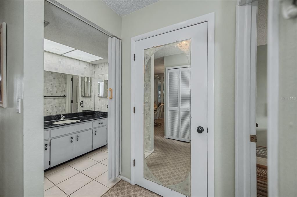 For Sale: $80,000 (2 beds, 1 baths, 987 Square Feet)