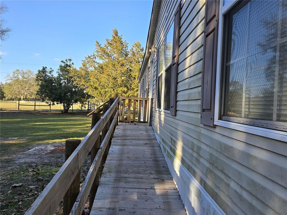 For Sale: $198,000 (3 beds, 3 baths, 2356 Square Feet)