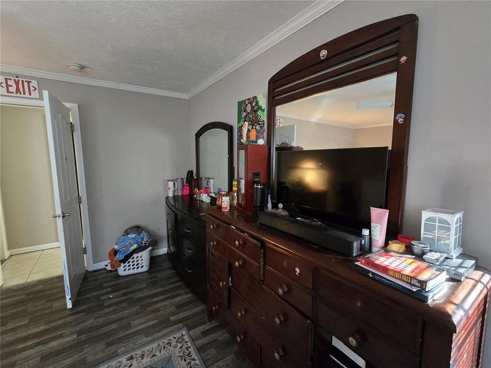 For Sale: $198,000 (3 beds, 3 baths, 2356 Square Feet)