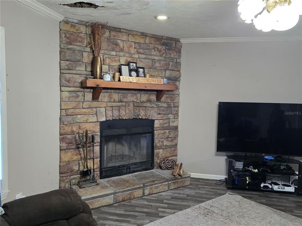 For Sale: $198,000 (3 beds, 3 baths, 2356 Square Feet)