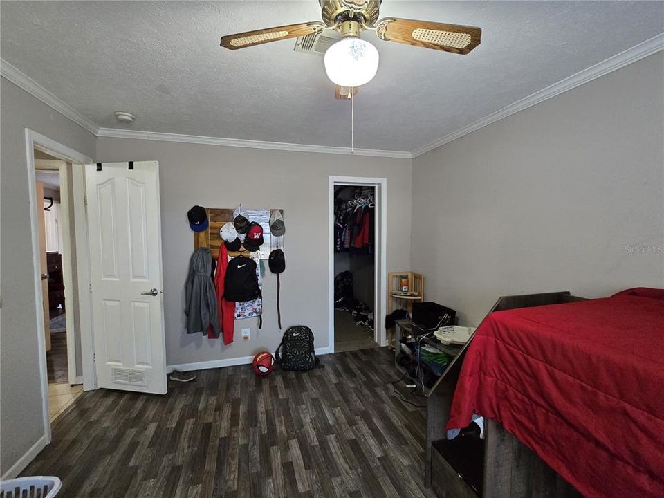 For Sale: $198,000 (3 beds, 3 baths, 2356 Square Feet)