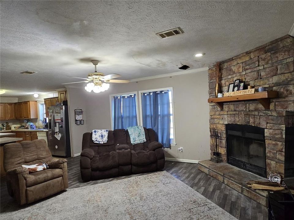 For Sale: $198,000 (3 beds, 3 baths, 2356 Square Feet)