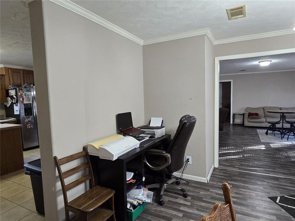 For Sale: $198,000 (3 beds, 3 baths, 2356 Square Feet)