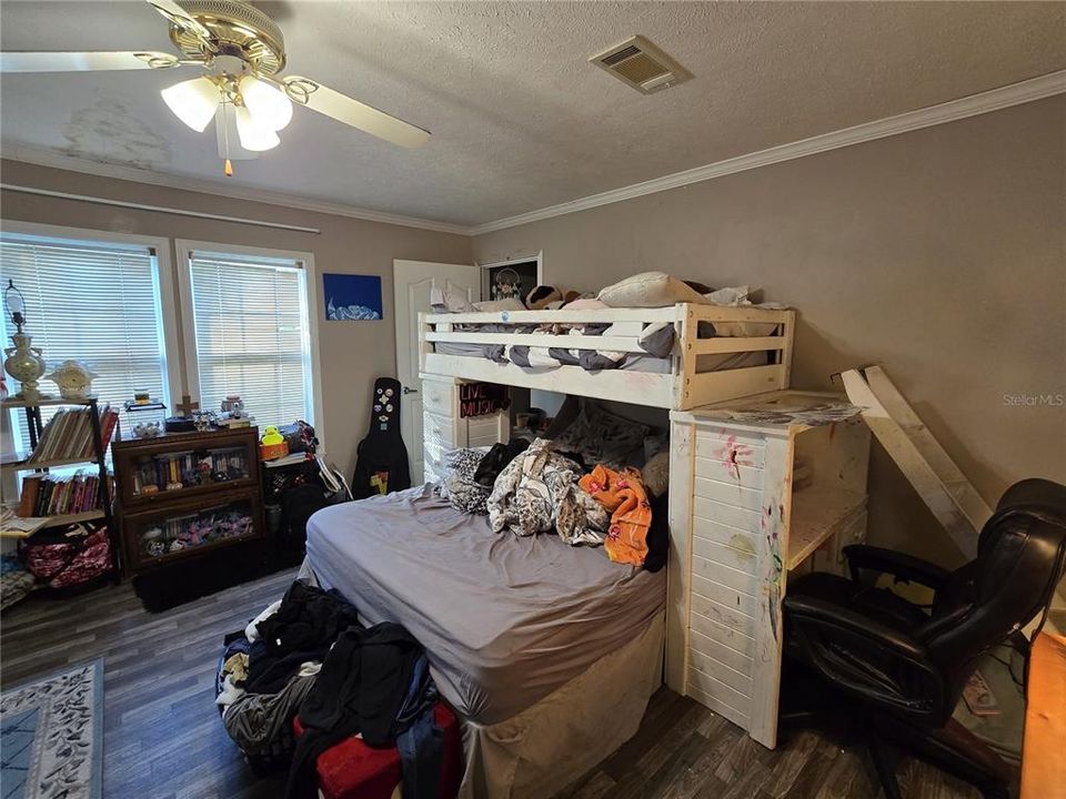 For Sale: $198,000 (3 beds, 3 baths, 2356 Square Feet)