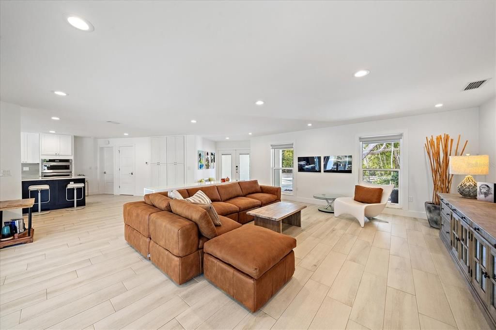 For Sale: $1,995,000 (3 beds, 2 baths, 2233 Square Feet)