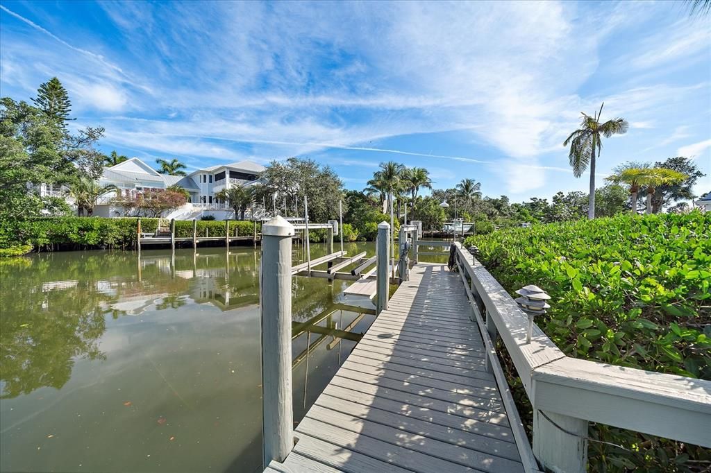 For Sale: $1,995,000 (3 beds, 2 baths, 2233 Square Feet)