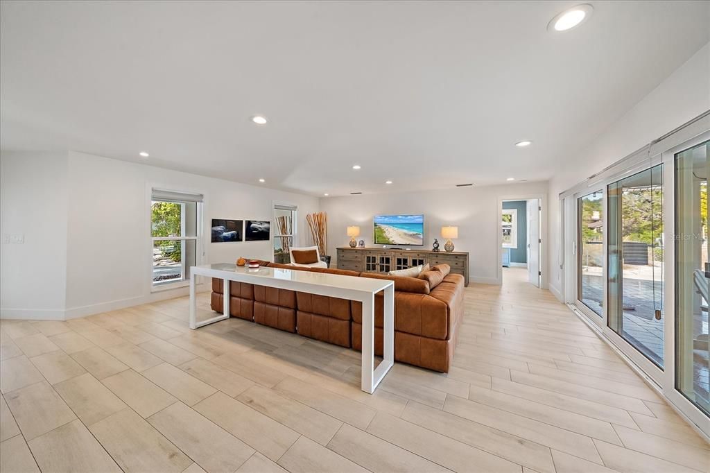 For Sale: $1,995,000 (3 beds, 2 baths, 2233 Square Feet)